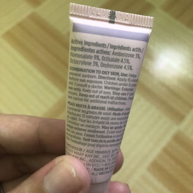Mary Kay TimeWise® Age Minimize 3D® Day Cream SPF 30 Broad Spectrum Sunscreen Combination Oily review photo by Yssaaa