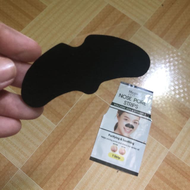 Megan Detoxifying Nose Pore Strips review photo by Yssaaa