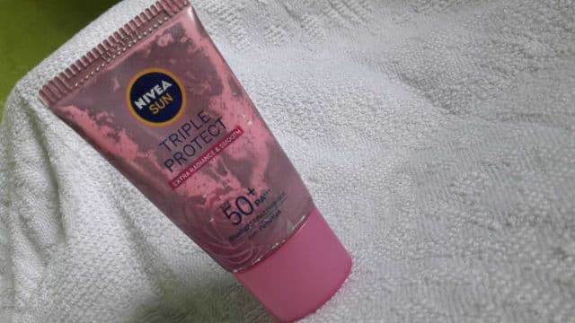 Nivea Sun Triple Protect Radiance & Smooth SPF50+ PA+++ review photo by Iffayulianto