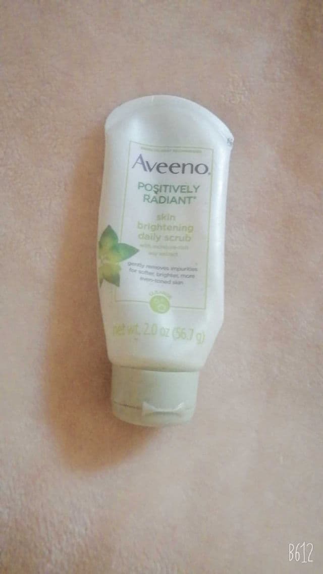 Aveeno Active Naturals Positively Radiant Scrub review photo by medghali
