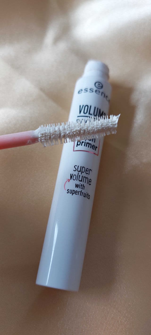 Essence Volume Booster Lash Primer review photo by xokera81