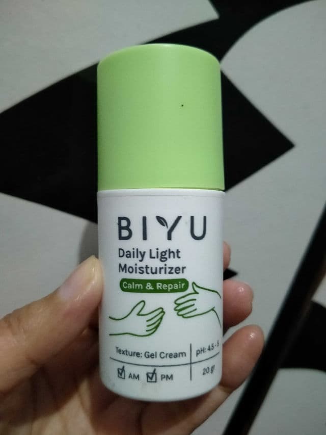 Biyu Daily Light Moisturizer review photo by Rizkya