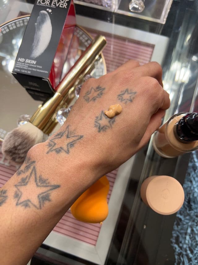 Make Up For Ever HD Skin Undetectable Longwear Foundation	 review photo by PrinceOfKemet