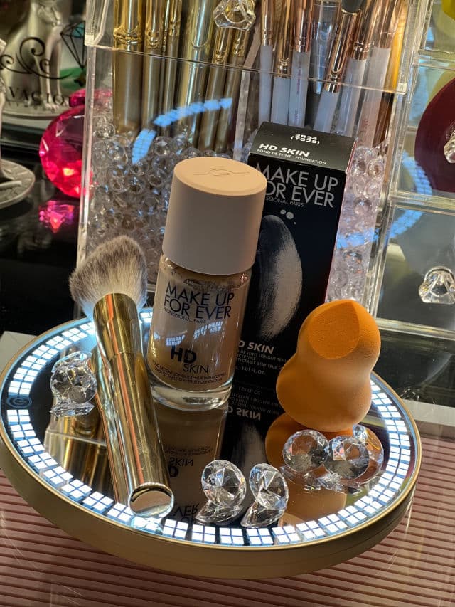 Make Up For Ever HD Skin Undetectable Longwear Foundation	 review photo by PrinceOfKemet