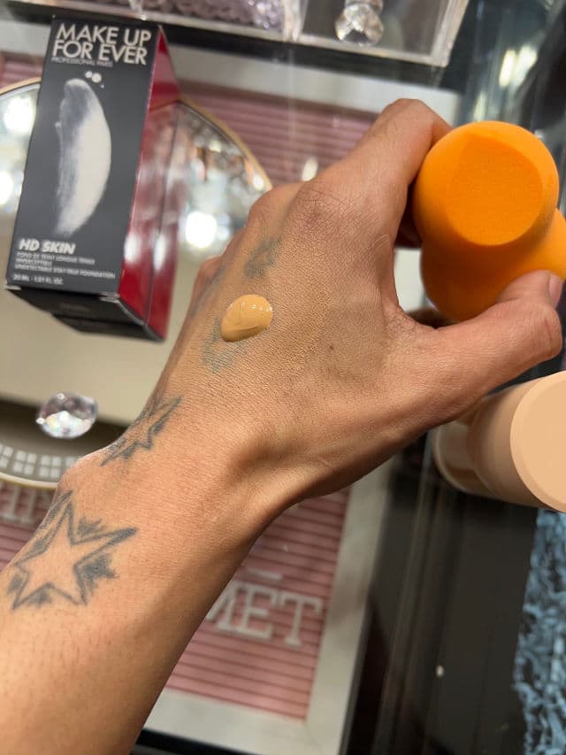 Make Up For Ever HD Skin Undetectable Longwear Foundation	 review photo by PrinceOfKemet