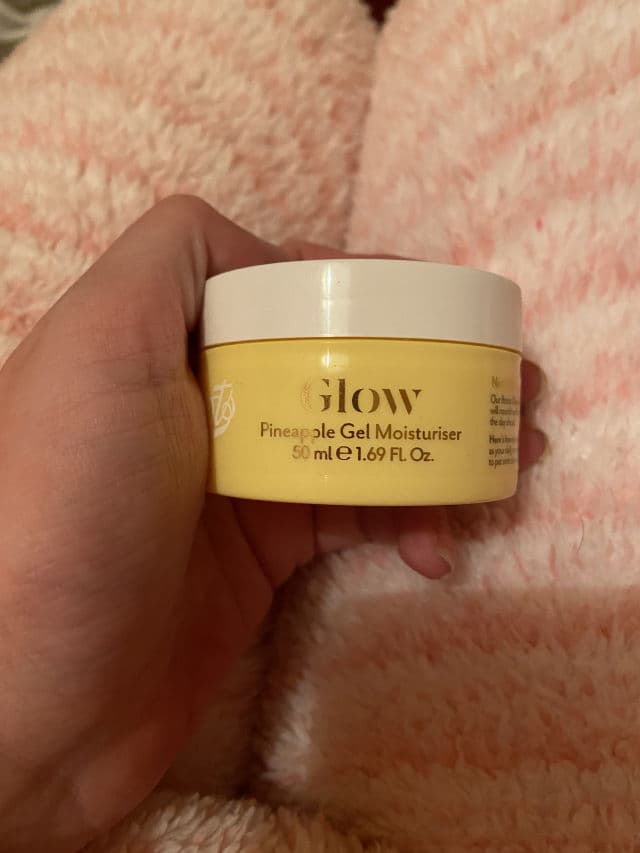 Boots Glow Pineapple Gel Moisturiser review photo by Kaz88