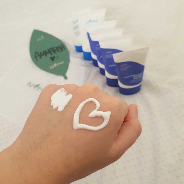 ISNTREE Hyaluronic Acid Watery Sun Gel SPF50+ PA++++ review photo by beautyandpastel