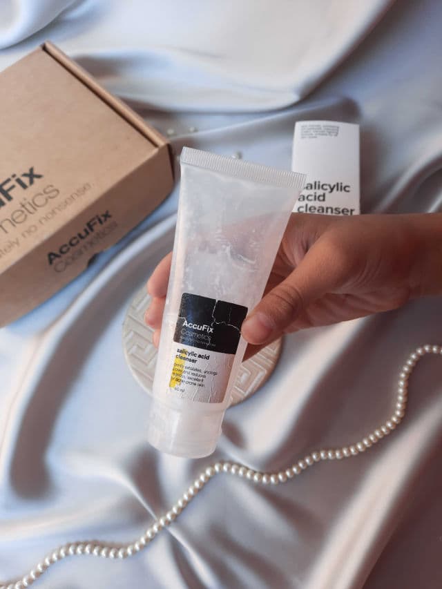 AccuFix Cosmetics Salicylic Acid Cleanser review photo by hazelandpine
