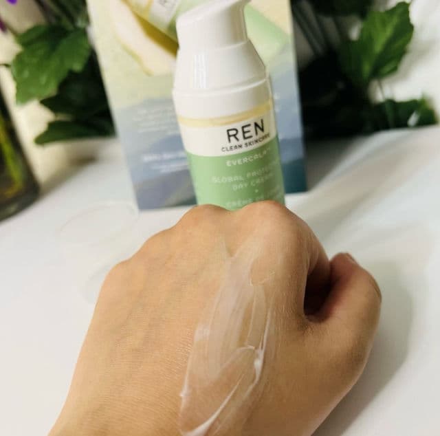 REN Clean Skincare Evercalm Global Protection Day Cream review photo by itxpari