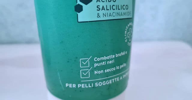 Nivea Derma Skin Clear Anti-Blemish Scrub  review photo by akirE