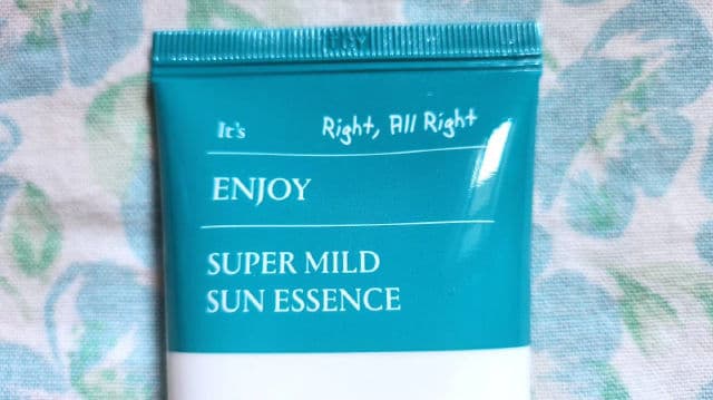 SCINIC Enjoy Super Mild Sun Essence SPF50+ PA++++ review photo by akirE
