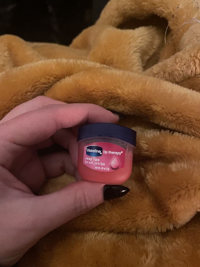 Vaseline Lip Therapy Rosy review photo by Thursday