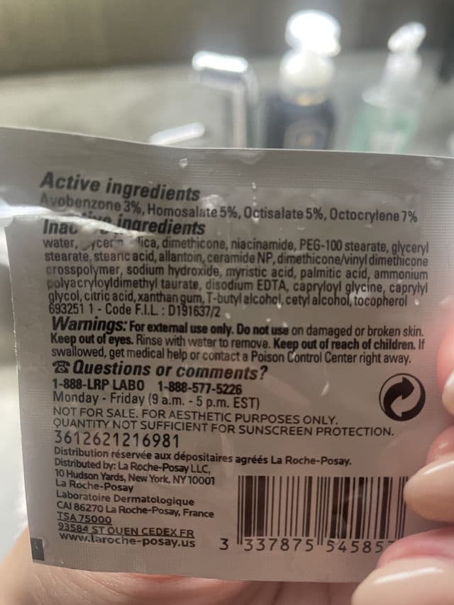 La Roche-Posay Toleriane Double Repair Face Moisturizer UV SPF 30 review photo by Thursday