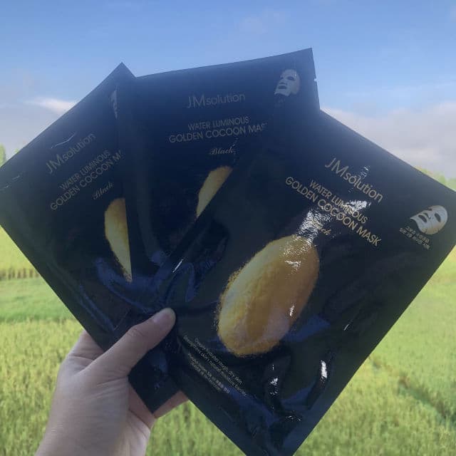 JMsolution Water Luminous Golden Cocoon Mask Black review photo by pickyimel