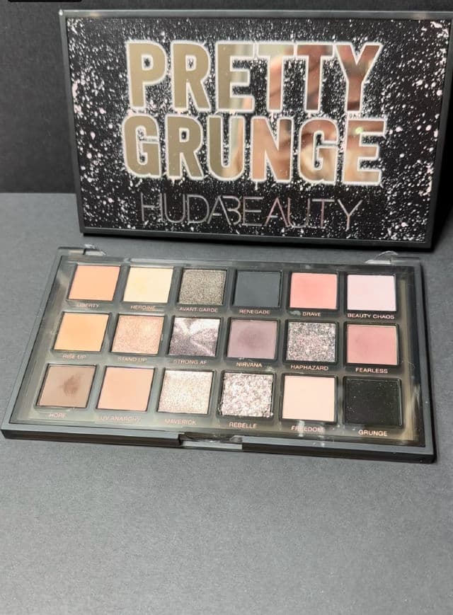 Huda Beauty Pretty Grunge Eyeshadow Palette review photo by trish304