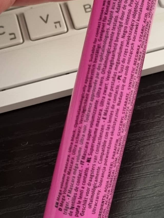 Essence I Love Extreme Crazy Volume Mascara review photo by lionnen