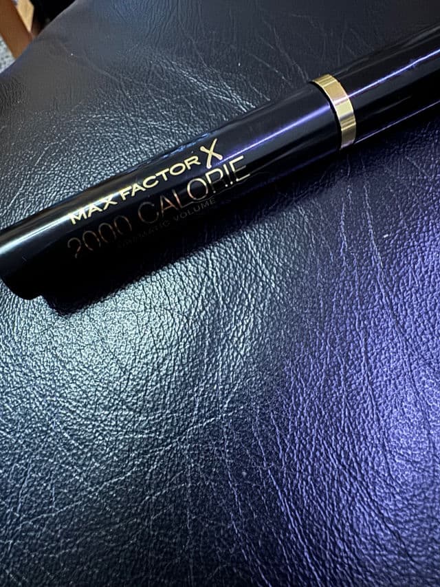 Max Factor 2000 Calorie Dramatic Volume Mascara review photo by Issabela84