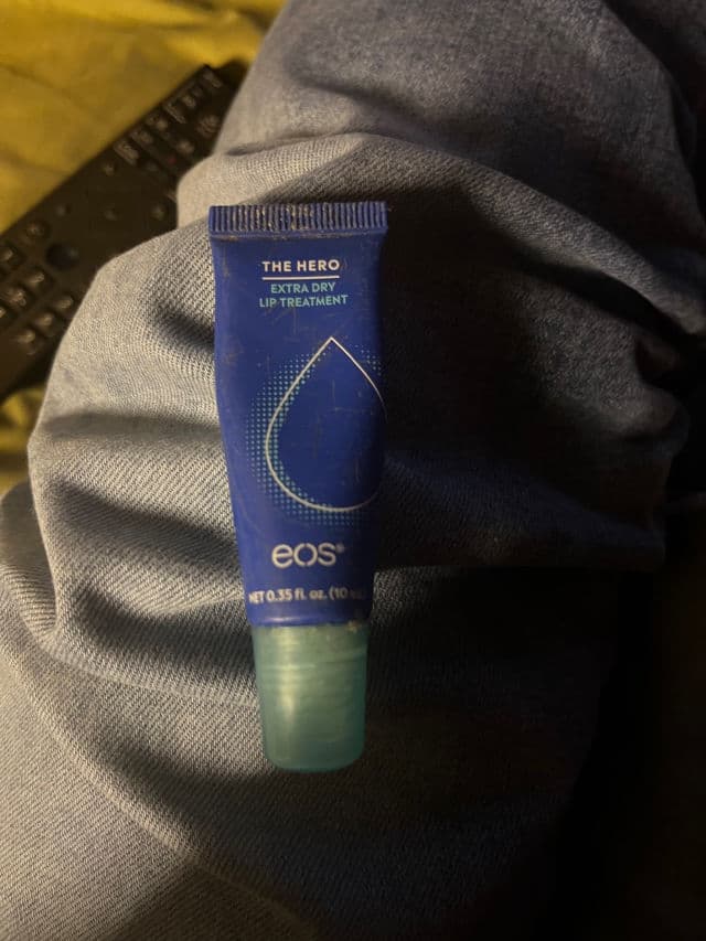 Eos The Hero - Extra Dry Lip Treatment review photo by allnitenikki