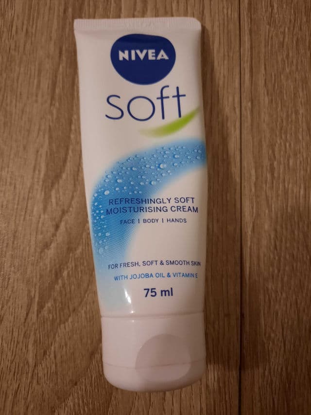 Nivea Soft Refreshingly Soft Moisturising Cream review photo by Tolly