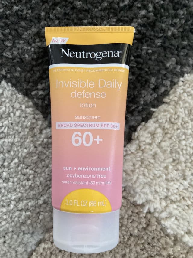 Neutrogena Invisible Daily Defense Lotion SPF 60+ review photo by whitneyh7