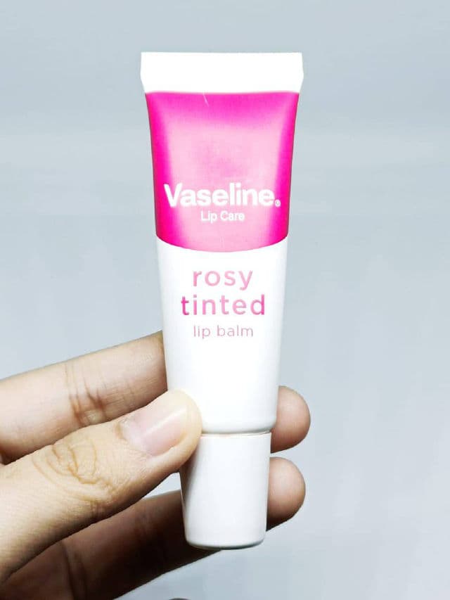 Vaseline Lip Care Rosy Tinted review photo by salsabila539