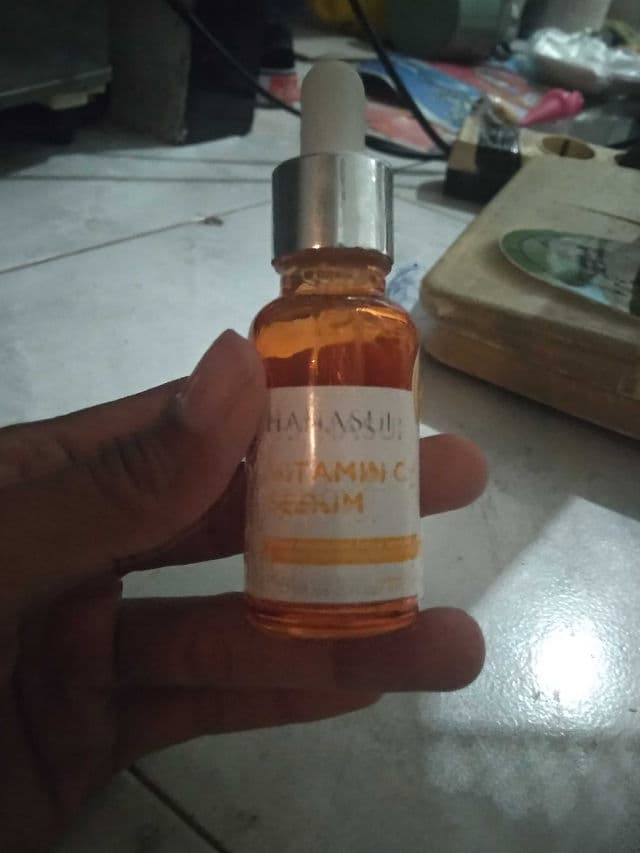 Hanasui Cosmetics Vitamin C Serum review photo by NadyaPutriLarasati