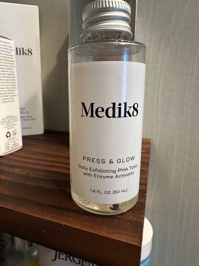 Medik8 Press & Glow Daily Exfoliating PHA Tonic with Enzyme Activator review photo by lisal228