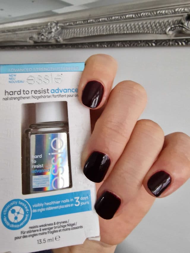 essie Hard to Resist Nail Strengthener Treatment review photo by LoryLore