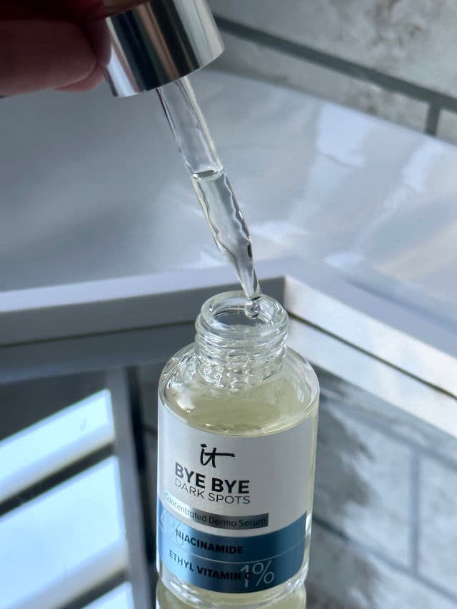 It Cosmetics Bye Bye Dark Spots Niacinamide Serum review photo by Funthingsnstuff