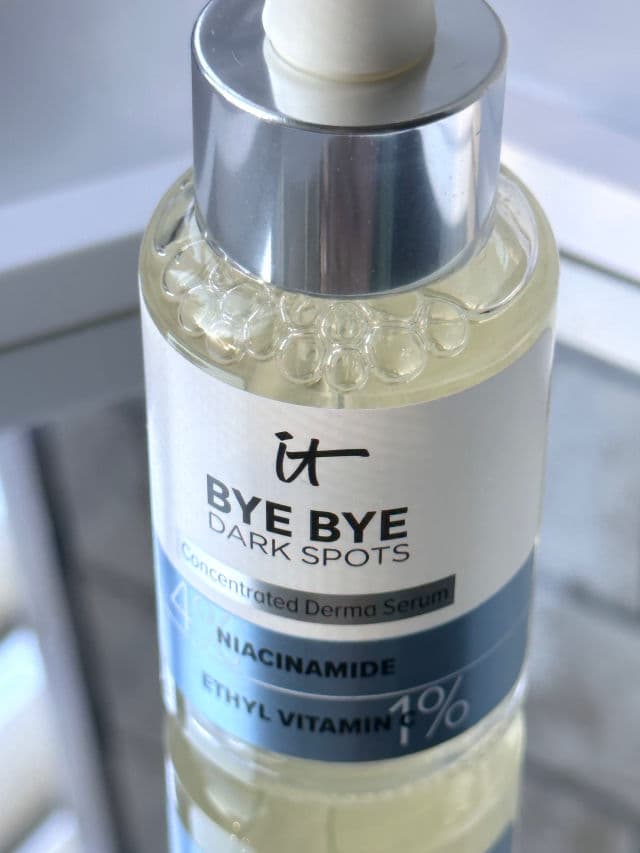 It Cosmetics Bye Bye Dark Spots Niacinamide Serum review photo by Funthingsnstuff