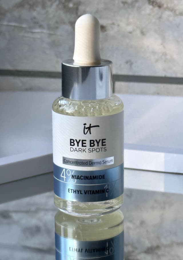It Cosmetics Bye Bye Dark Spots Niacinamide Serum review photo by Funthingsnstuff