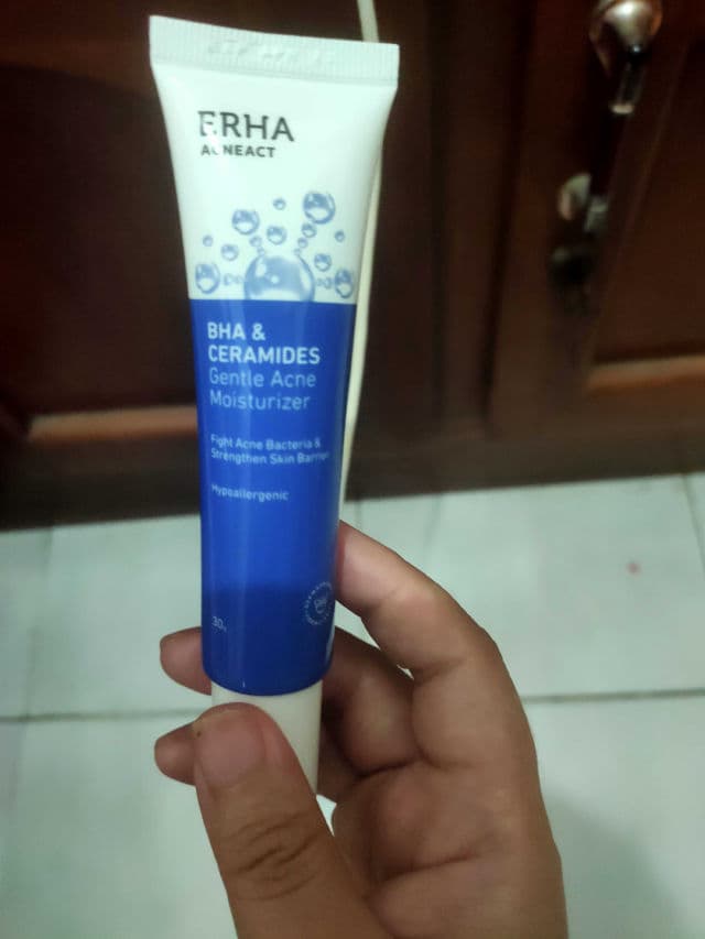 ERHA BHA & Ceramides Gentle Acne Moisturizer review photo by carolinachuby