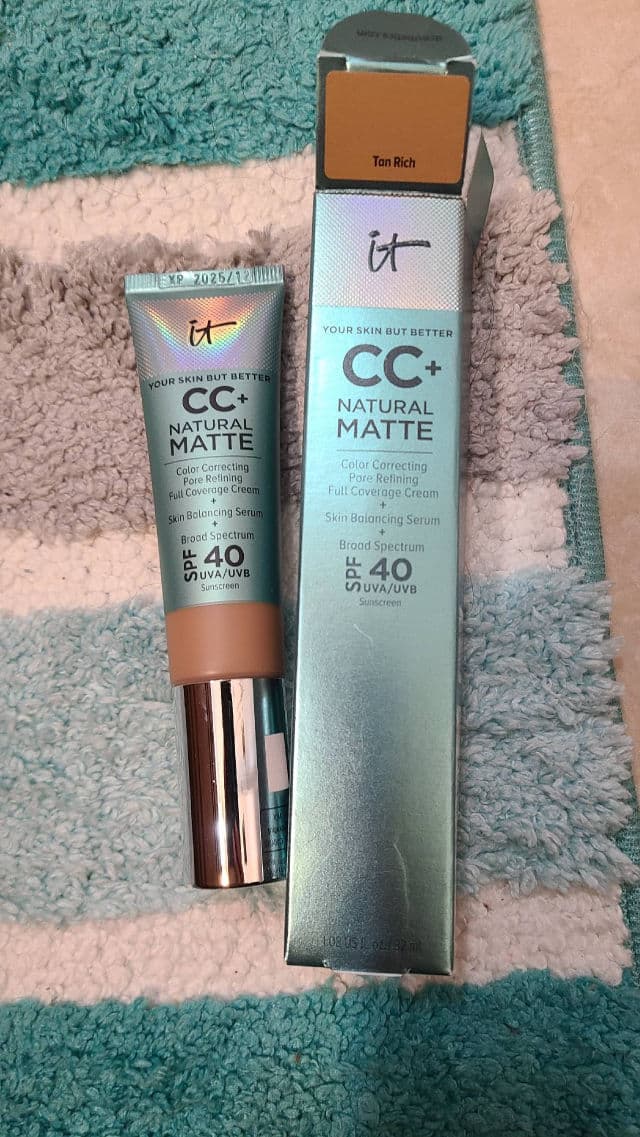 It Cosmetics CC+ Cream Oil-Free Matte with SPF 40 review photo by whitt37