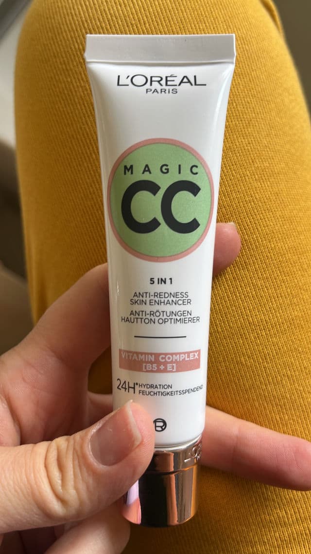 L'Oreal Paris C'est Magic CC Cream Anti-Redness review photo by Biucikacska