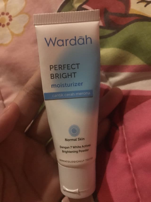 Wardah Perfect Bright Lightening Moisturizer review photo by Lyta