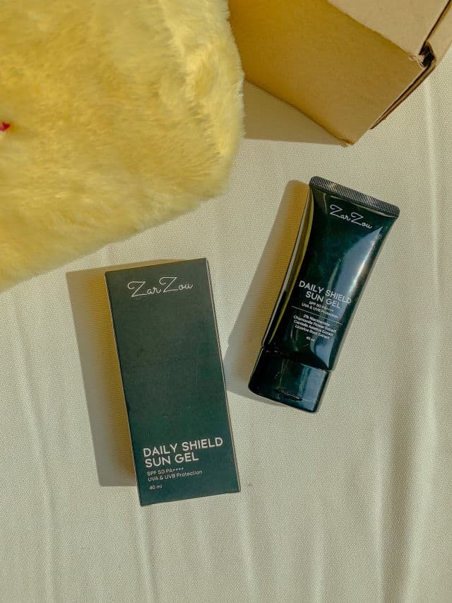 ZarZou Beauty Daily Shield Sun Gel SPF50 PA++++ review photo by farabeautydiary