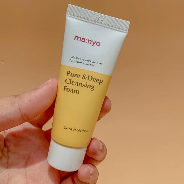manyo Pure & Deep Cleansing Foam review photo by farabeautydiary