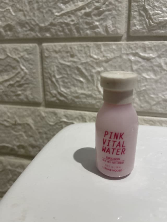 ETUDE Pink Vital Water Emulsion review photo by GioviKiss