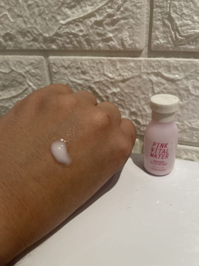 ETUDE Pink Vital Water Emulsion review photo by GioviKiss