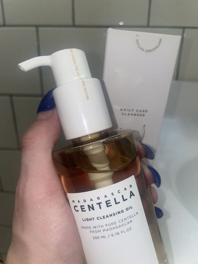 SKIN1004 Madagascar Centella Light Cleansing Oil review photo by AriZombieSkincare
