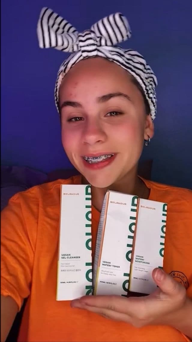 NolaHour Vegan Gel Cleanser review photo by HayGrooves