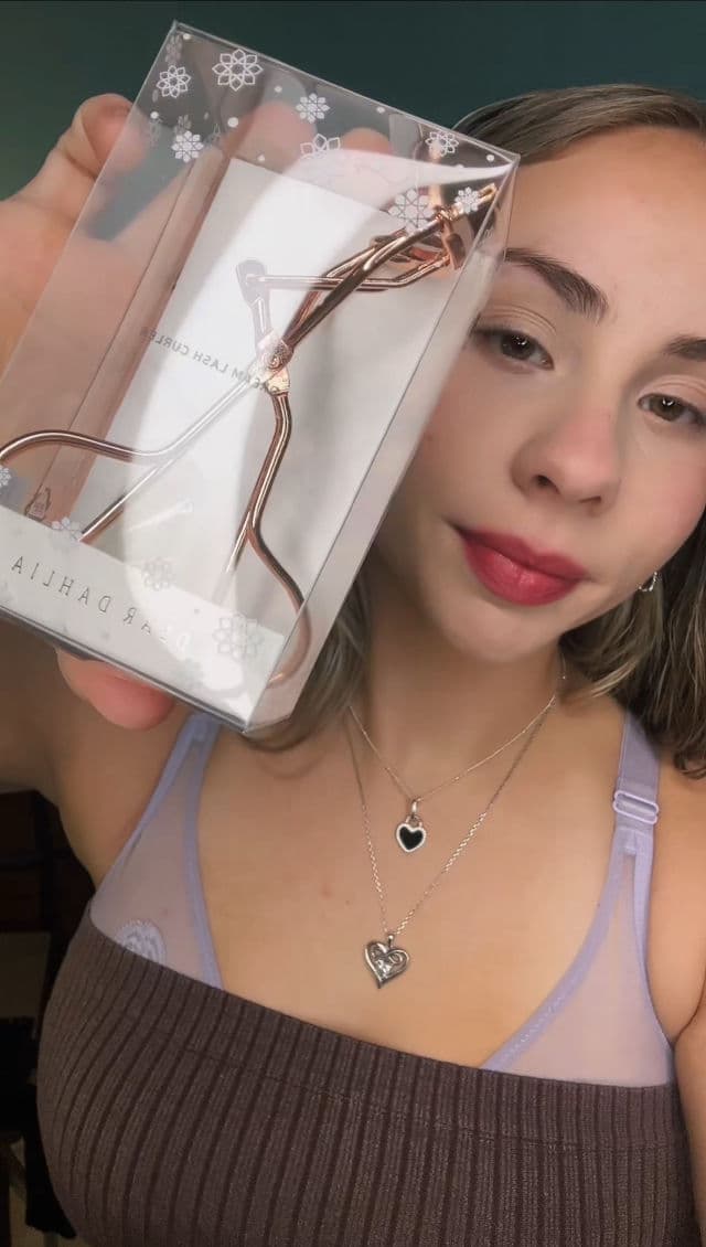 Dear Dahlia Dream Lash Curler review photo by HayGrooves