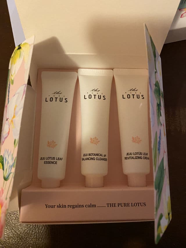The Pure Lotus Soothing & Brightening Mask review photo by HayGrooves