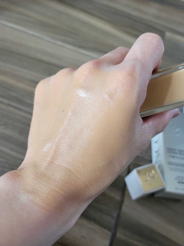 Lancome Teint Idole Ultra Wear Care & Glow Foundation review photo by JillF