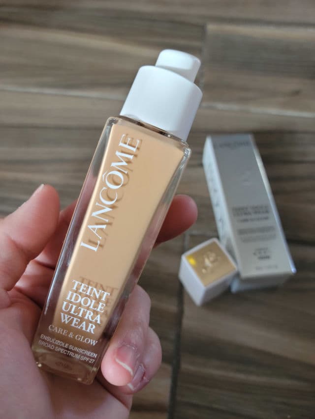 Lancome Teint Idole Ultra Wear Care & Glow Foundation review photo by JillF