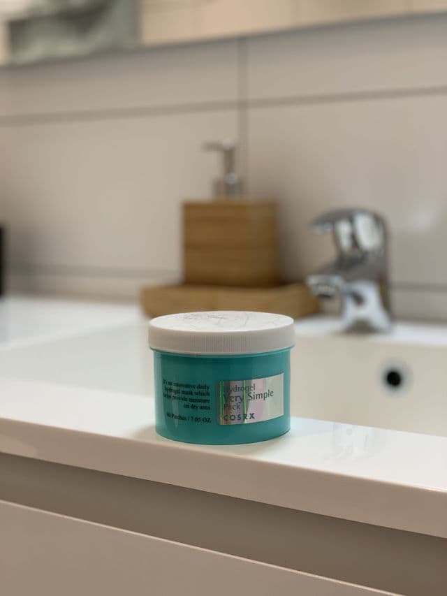COSRX Hydrogel Very Simple Pack review photo by helenaamyhre