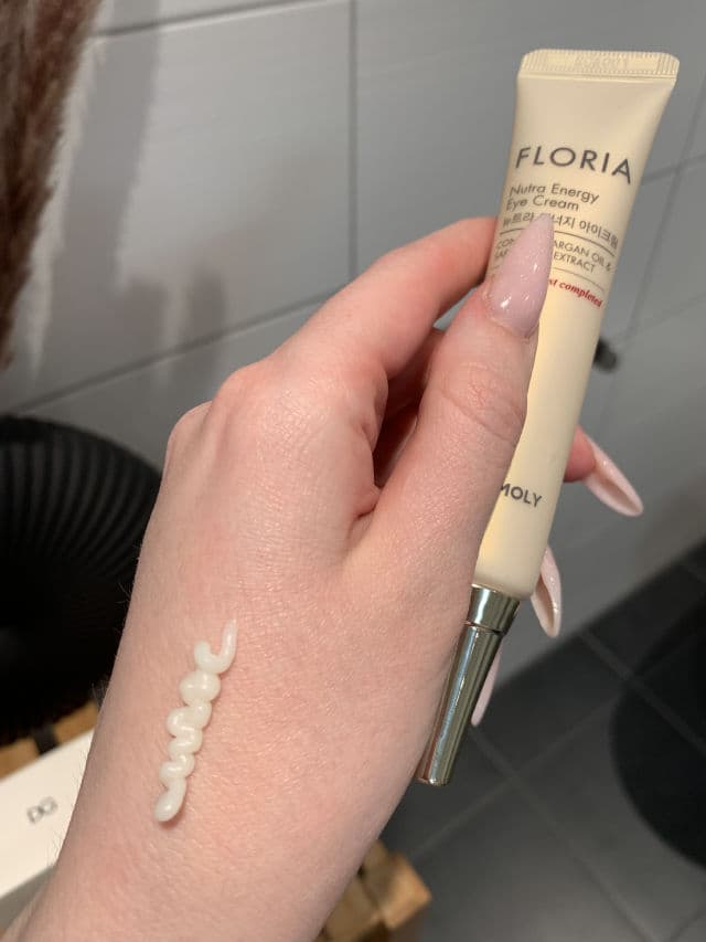 TONYMOLY Floria Nutra Energy Eye Cream review photo by helenaamyhre