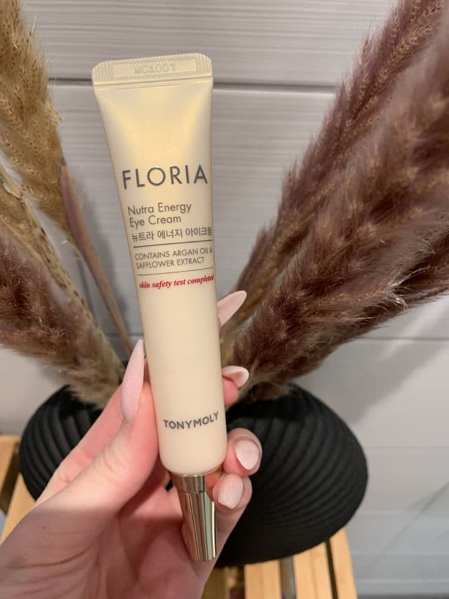 TONYMOLY Floria Nutra Energy Eye Cream review photo by helenaamyhre