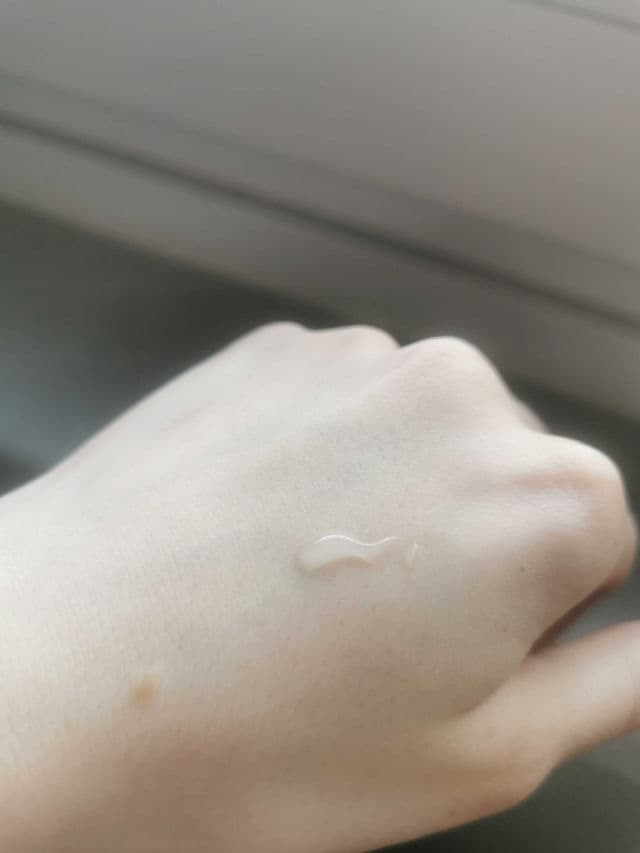 Chanel Hydra Beauty Micro Serum review photo by kristallunklar