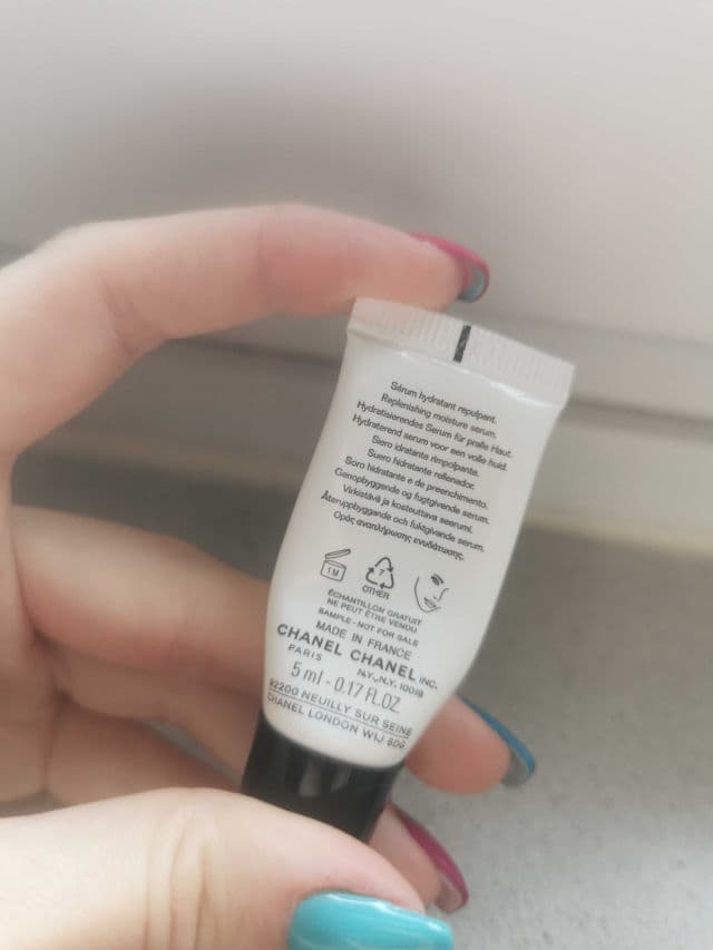 Chanel Hydra Beauty Micro Serum review photo by kristallunklar
